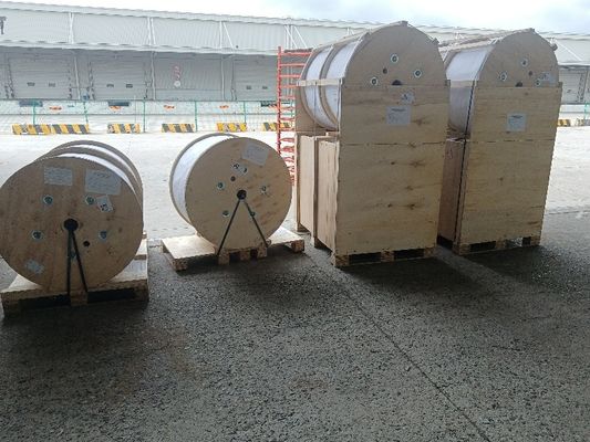 Dikte varieert Aanpasbaar FRP lid rechthoekig aangepast licht in vergelijking met staal Duurzaam materiaal geschikt voor industriële